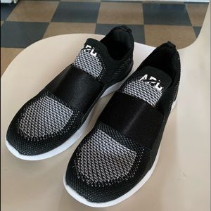 APL womens techbloom bliss. Brand New!!